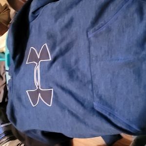 Under Armor Sweatshirt